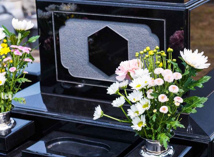 1796581054 featured image Colorful flowers on a black tombstone