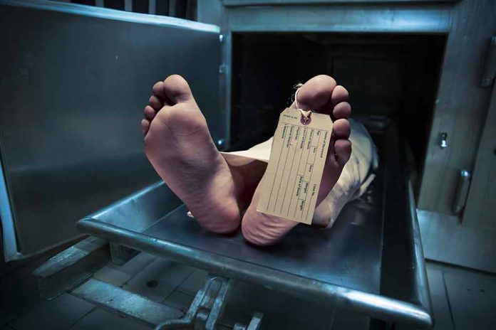 192399458 featured image Feet with tag on mortuary slab