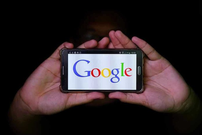 1403530973 Hands holding smartphone displaying Google logo
