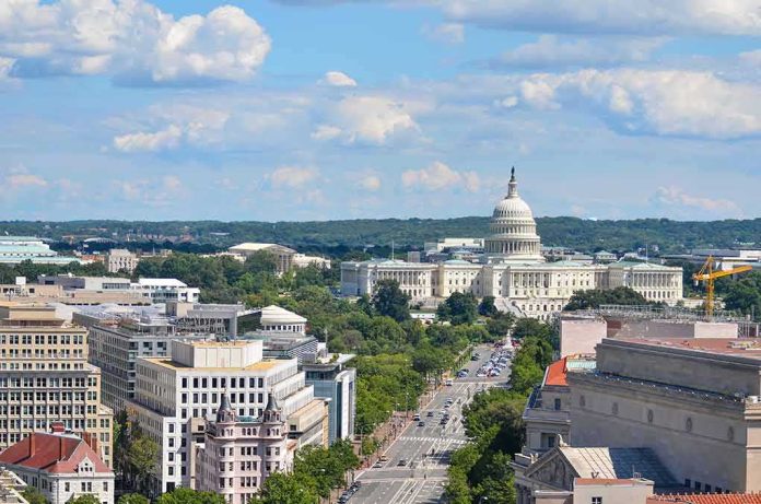 shutterstock_113738845 United States Capitol building with city street and skyline