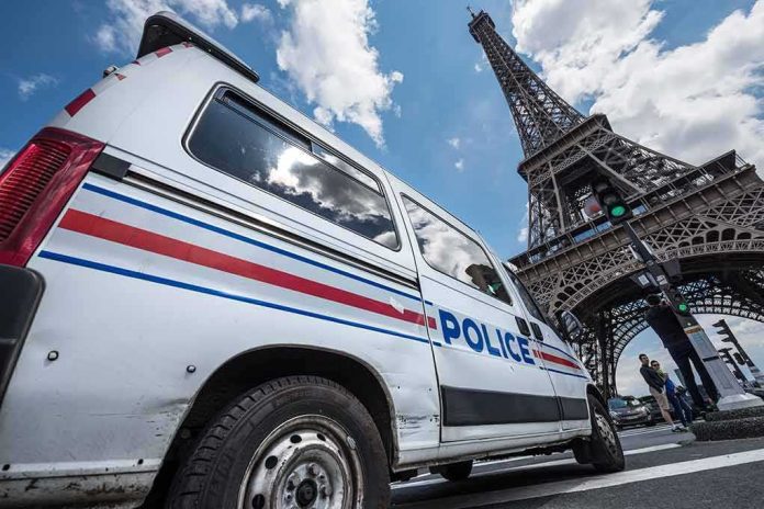 shutterstock_444207802 Police van near the Eiffel Tower